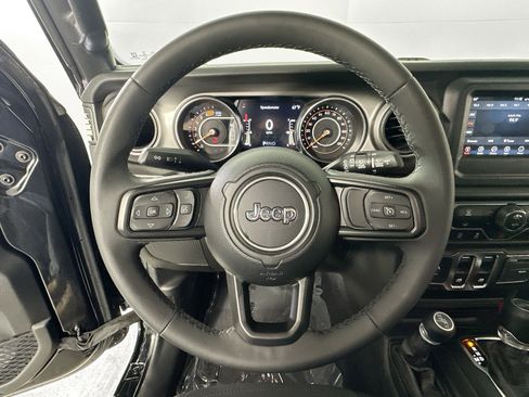 Used 2023 Jeep Wrangler Willys AWD/4WD image 11