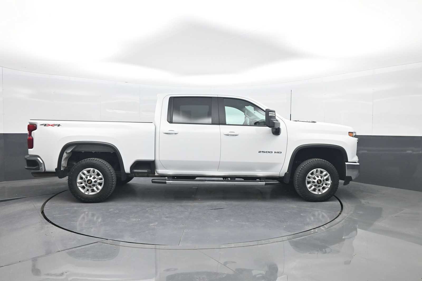 Used 2025 Chevrolet Silverado 2500 LT w/ Convenience Package AWD/4WD image 9