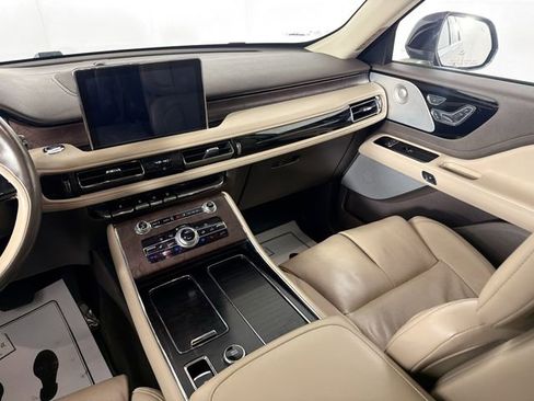 Used 2020 Lincoln Aviator Reserve w/ Equipment Group 201A image 23