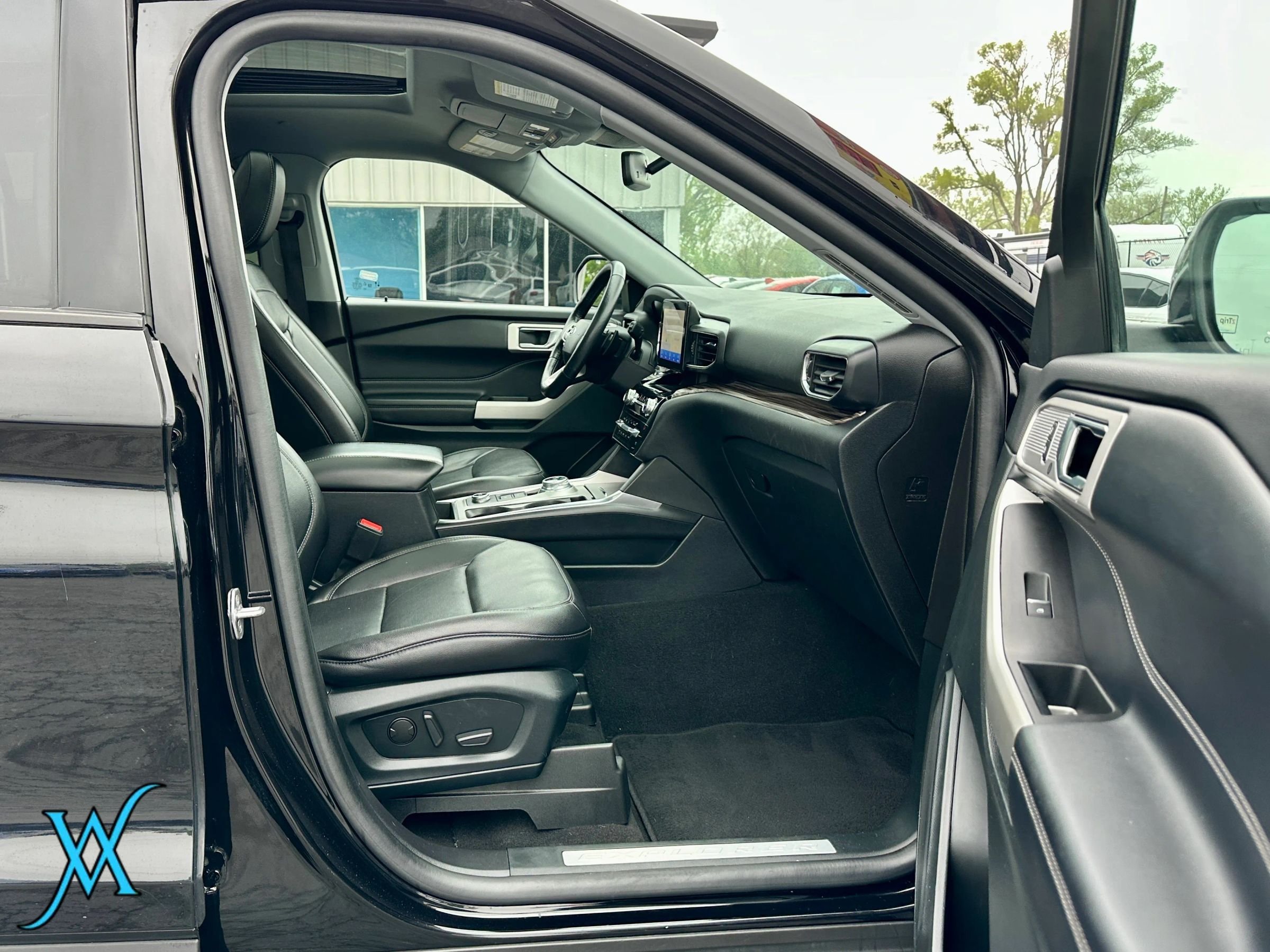 Used 2021 Ford Explorer Limited w/ Hybrid Equipment Group 310A AWD/4WD image 19