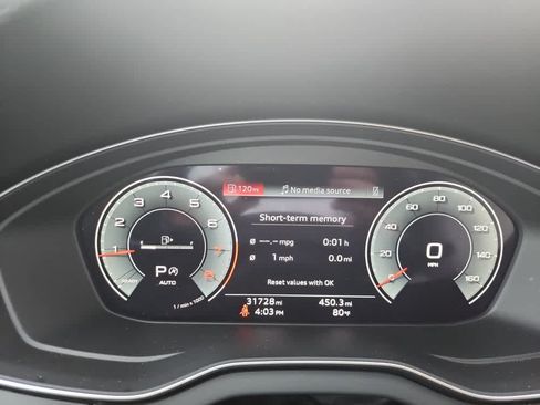 Used 2023 Audi Q5 2.0T Premium Plus w/ Premium Plus Package AWD/4WD image 3