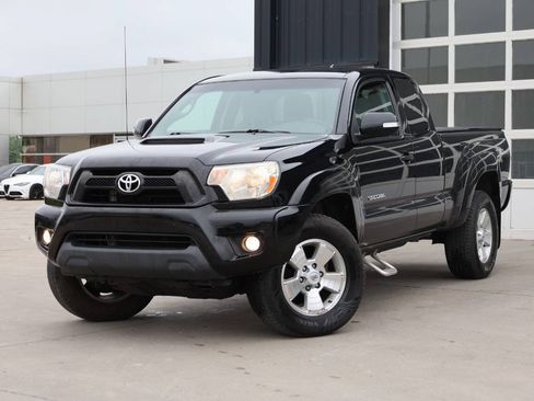 Used 2015 Toyota Tacoma 4x4 Access Cab V6 w/ TRD Sport Package image 3