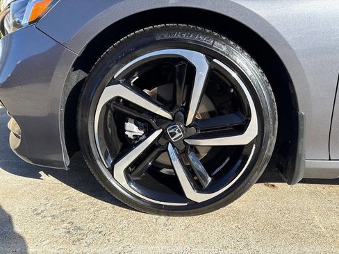 Used 2018 Honda Accord Sport image 8