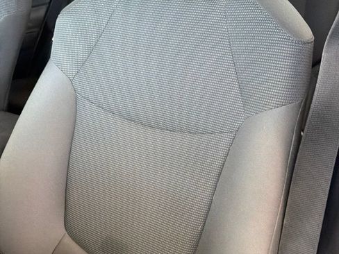 Used 2020 Toyota RAV4 LE AWD/4WD image 5