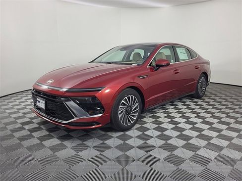 Used 2025 Hyundai Sonata Limited image 4