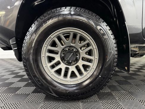 Used 2021 Toyota Tacoma SR AWD/4WD image 10