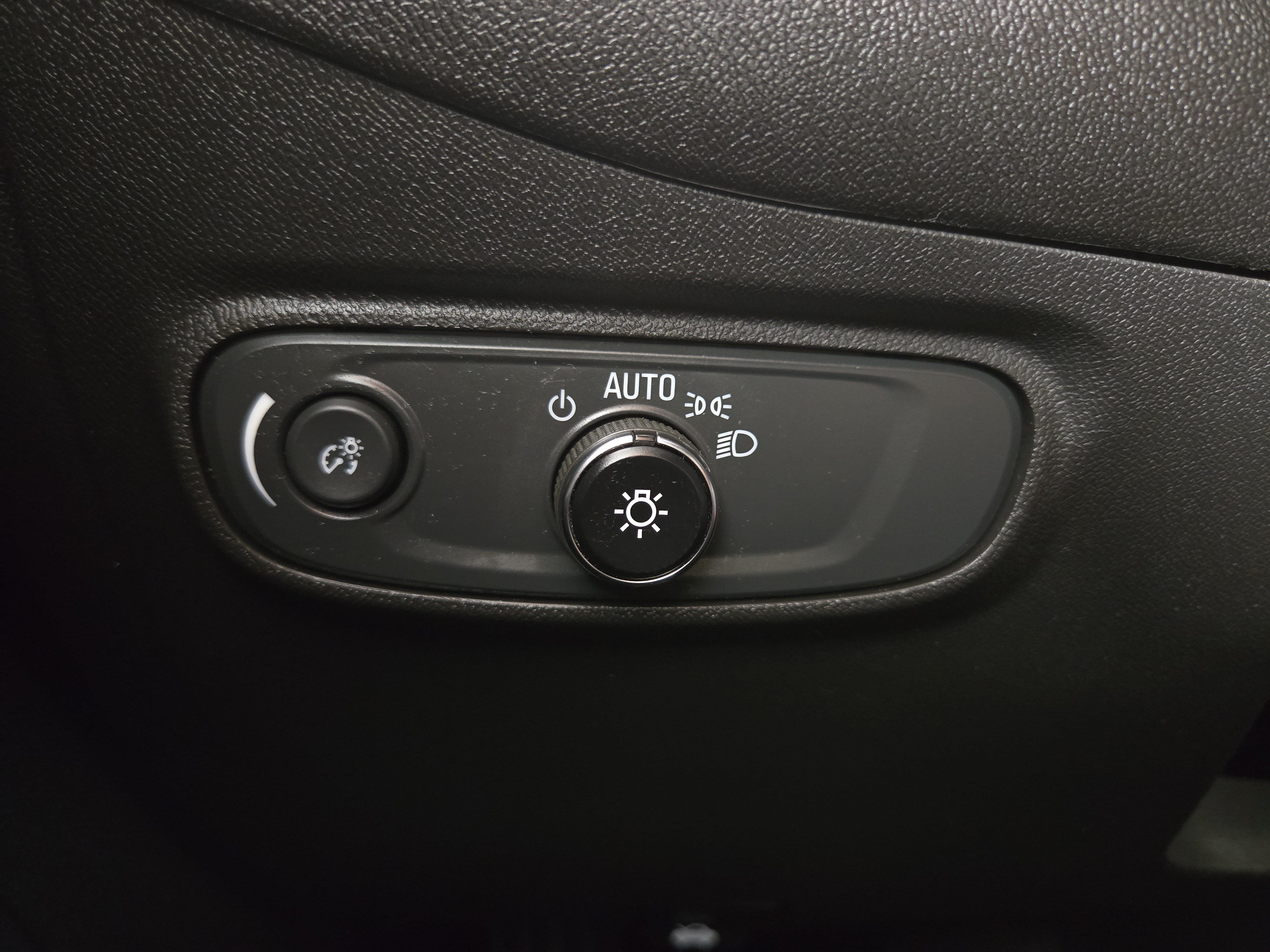 Certified 2023 Chevrolet Equinox RS FWD image 24