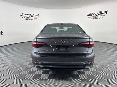 Used 2023 Volkswagen Jetta Sport image 9