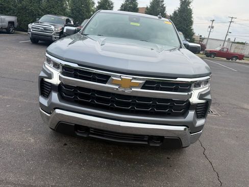 Used 2023 Chevrolet Silverado 1500 LT w/ Convenience Package II AWD/4WD image 6