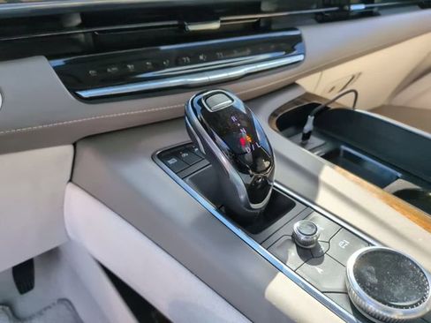 Certified 2022 Cadillac Escalade Premium Luxury Platinum image 24