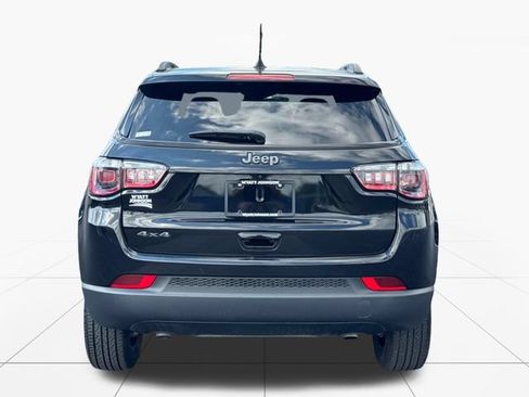 Used 2025 Jeep Compass Latitude w/ Convenience Group AWD/4WD image 4