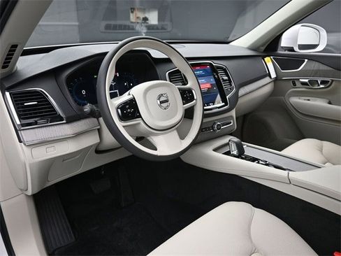 New 2025 Volvo XC90 B6 Plus w/ Protection Package Premier image 18