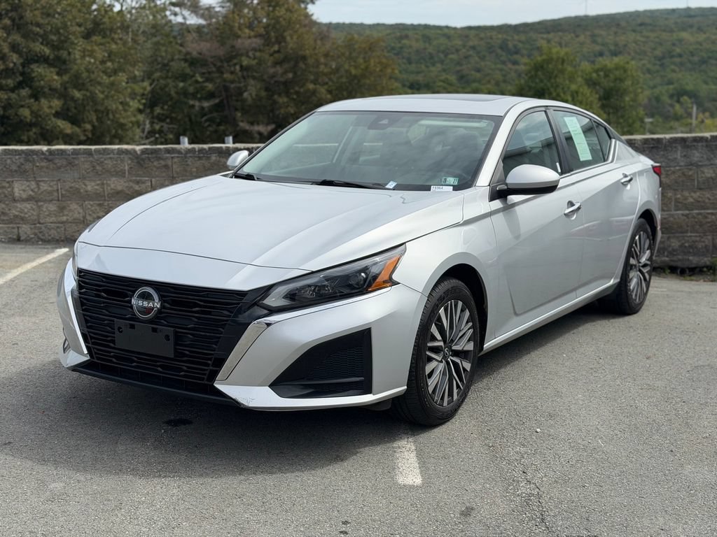 Used 2023 Nissan Altima 2.5 SV w/ SV Premium Package AWD/4WD image 1