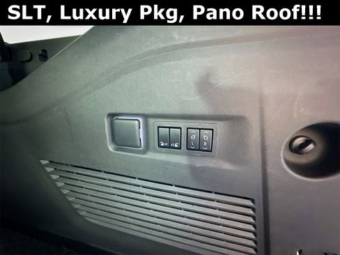 Used 2023 GMC Yukon XL SLT image 37