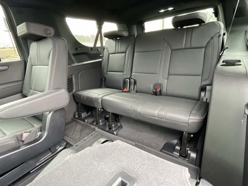 Used 2025 Chevrolet Suburban RST w/ Comfort Package image 13