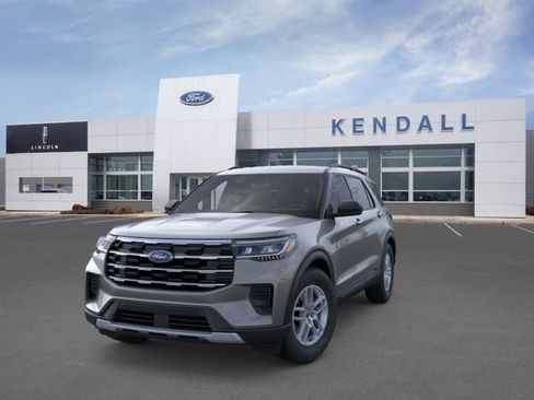Used 2026 Ford Explorer Active AWD/4WD image 2