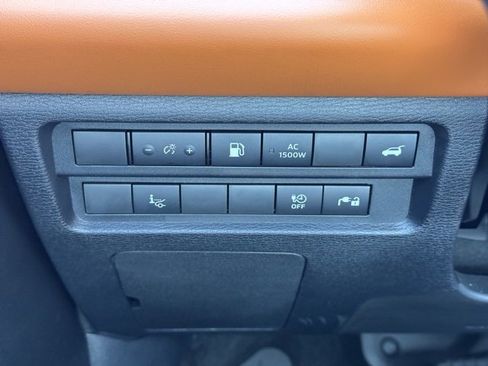 Used 2025 Mitsubishi Outlander image 26