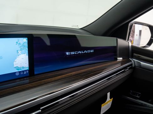 New 2026 Cadillac Escalade ESV Luxury w/ Touring Package image 37