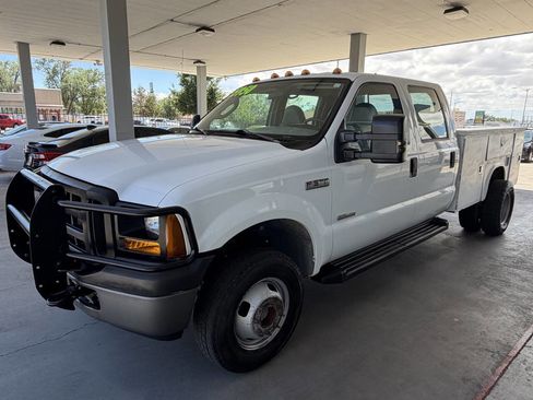 Used 2006 Ford F350 4x4 Crew Cab DRW Super Duty image 3