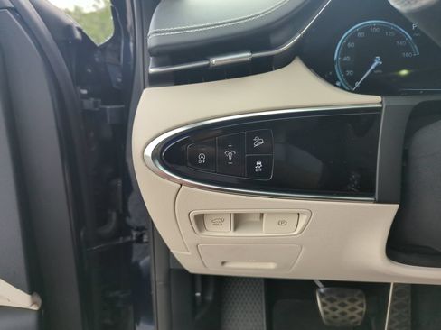 Used 2023 Genesis GV70 3.5T Sport w/ Sport Prestige Package AWD/4WD image 20