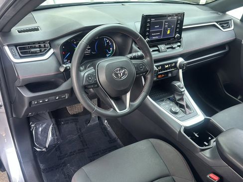 Used 2022 Toyota RAV4 SE w/ Weather & Moonroof Package image 10