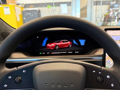 Used 2025 Tesla Model S image 10