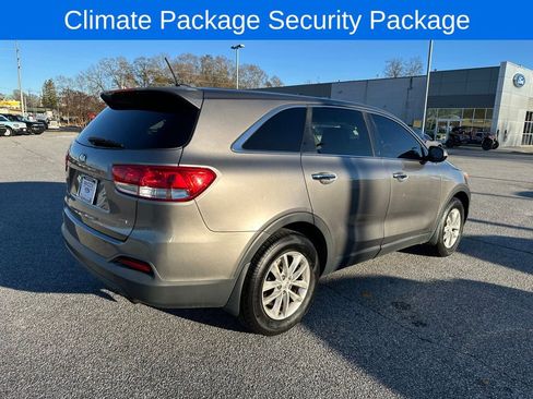 Used 2016 Kia Sorento L image 5