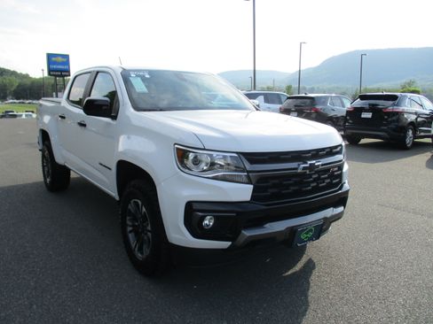 Used 2022 Chevrolet Colorado Z71 AWD/4WD image 3