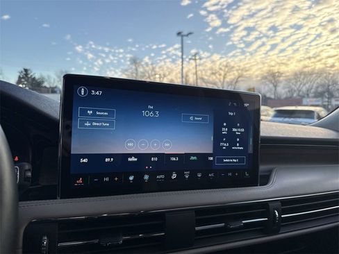 Used 2025 Lincoln Corsair Reserve image 12