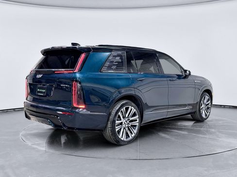 Used 2026 Cadillac Vistiq Platinum w/ LPO, Floor Liner Package AWD/4WD image 3