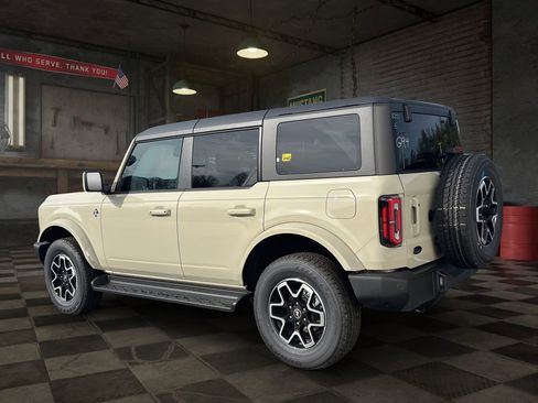 New 2025 Ford Bronco Outer Banks image 3