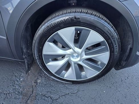 Used 2021 Tesla Model Y Long Range image 4