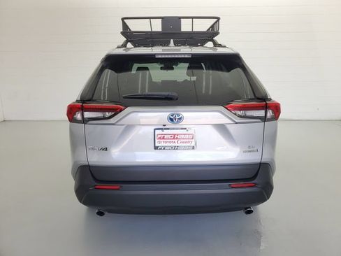 Used 2019 Toyota RAV4 LE w/ Carpet Mat Package AWD/4WD image 6