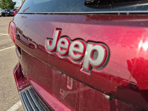 Used 2017 Jeep Grand Cherokee Trailhawk w/ Trailhawk Luxury Group AWD/4WD image 22