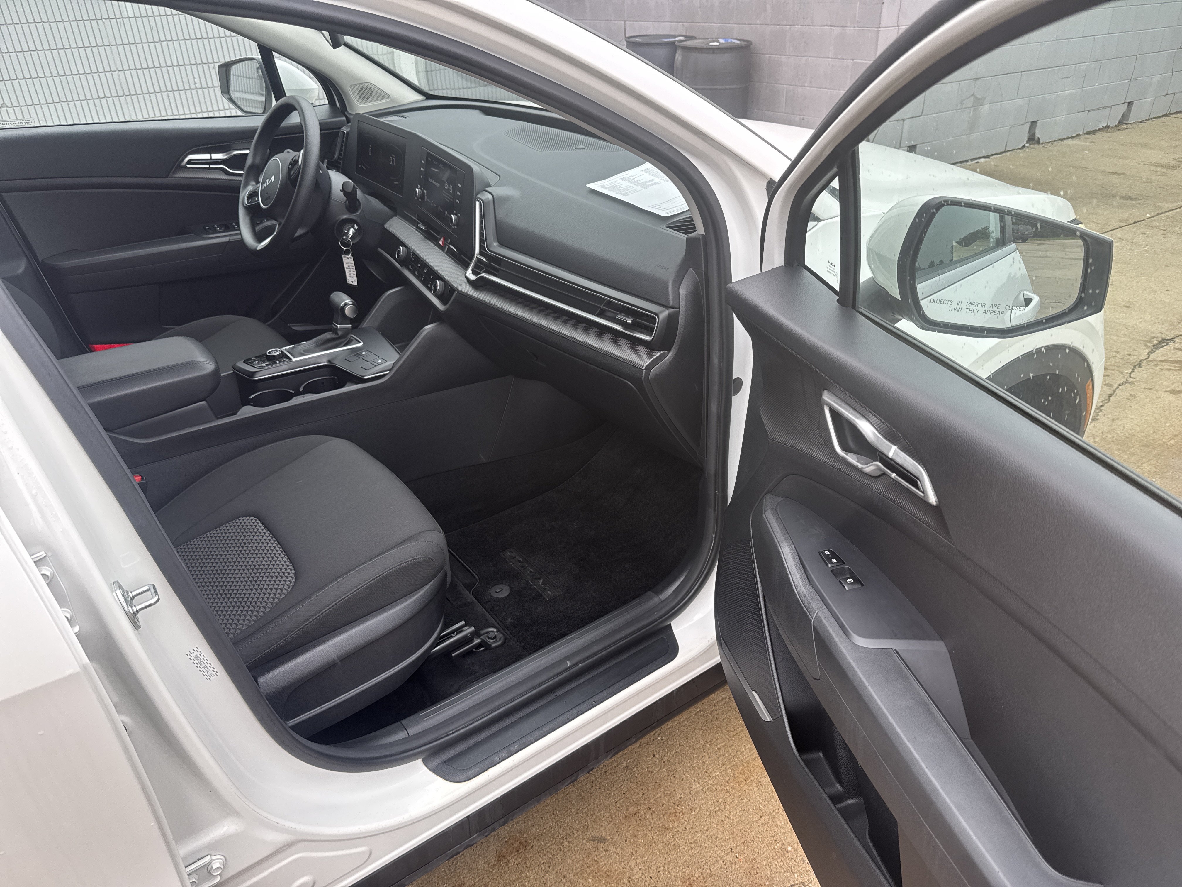 Used 2024 Kia Sportage LX AWD/4WD image 6