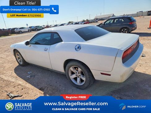 Used 2013 Dodge Challenger SXT RWD image 3