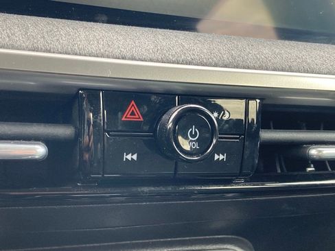 Used 2025 Nissan Kicks SV image 20