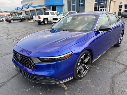 Used 2024 Honda Accord Sport image 4