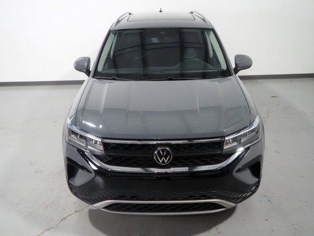 Used 2023 Volkswagen Taos SE w/ Sunroof Package w/ Panoramic Sunroof Package FWD image 10