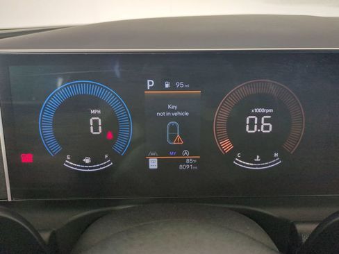 Used 2025 Hyundai Tucson SE FWD image 33