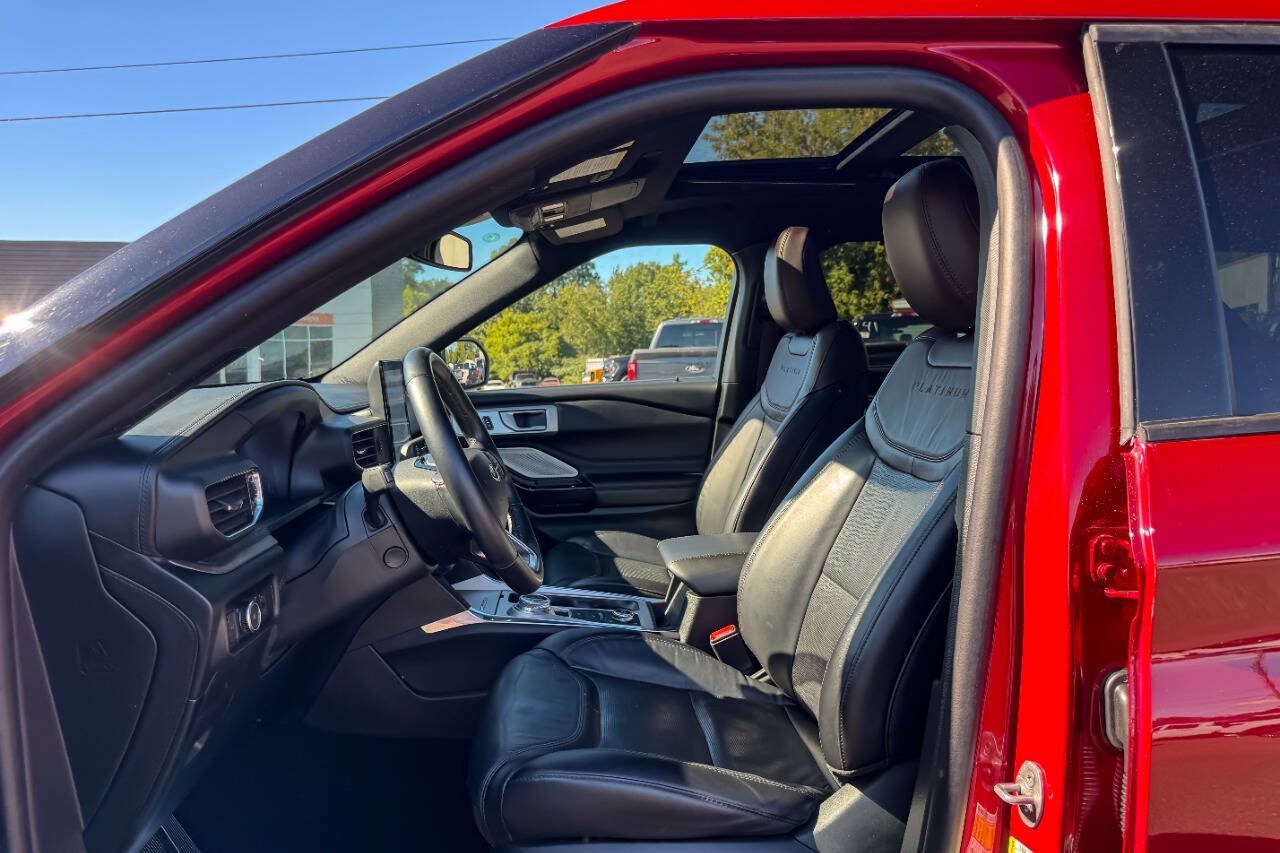 Used 2023 Ford Explorer Platinum w/ Technology Package AWD/4WD image 21