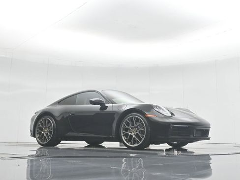 Used 2023 Porsche 911 Carrera image 2