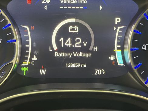 Used 2018 Chrysler Pacifica Limited FWD image 15