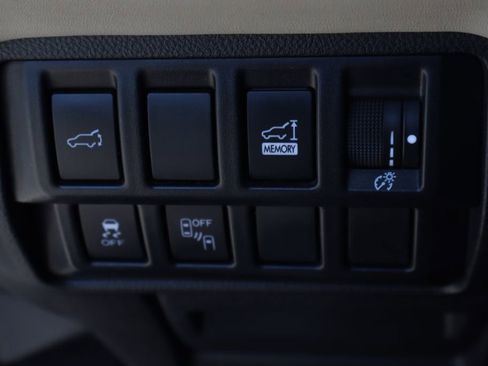 Used 2019 Subaru Ascent Limited image 21