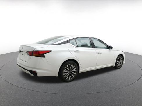 Used 2025 Nissan Altima 2.5 SV FWD image 7