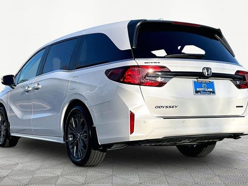 Used 2025 Honda Odyssey Touring image 5