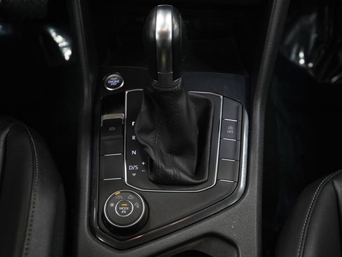 Used 2019 Volkswagen Tiguan SE AWD/4WD image 16