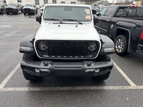 Used 2025 Jeep Wrangler Willys image 12
