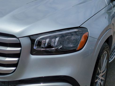 Certified 2026 Mercedes-Benz GLS 450 4MATIC image 9
