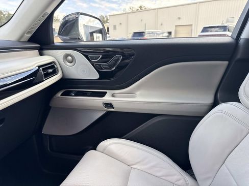Certified 2025 Lincoln Aviator Reserve w/ Equipment Group 201A image 23